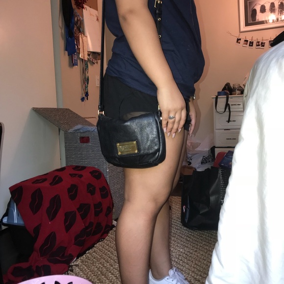 Black with gold detail Marc Jacobs crossbody purse - Picture 4 of 4